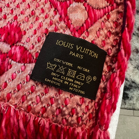 Louis Vuitton Logomania Scarf - Picture 12 of 12